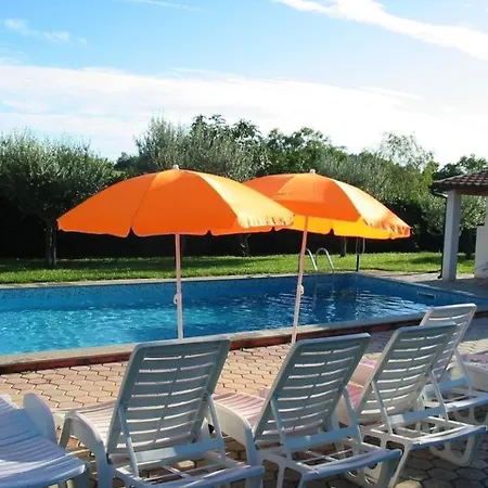 Ferienhaus Mit Pool Und Garten In Poreč