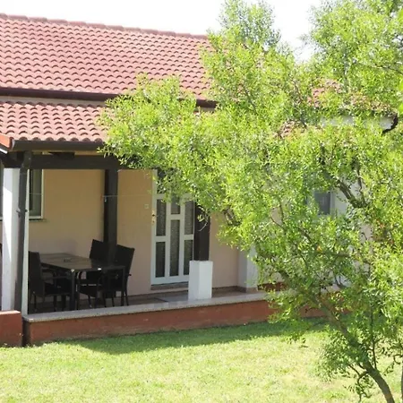 Ferienhaus Mit Pool Und Garten In *